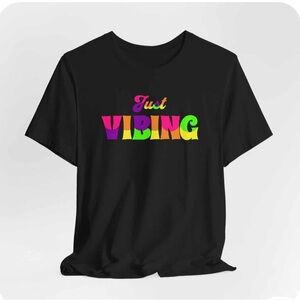 WOMEN’S Black 'Just Vibing' Graphic T-Shirt